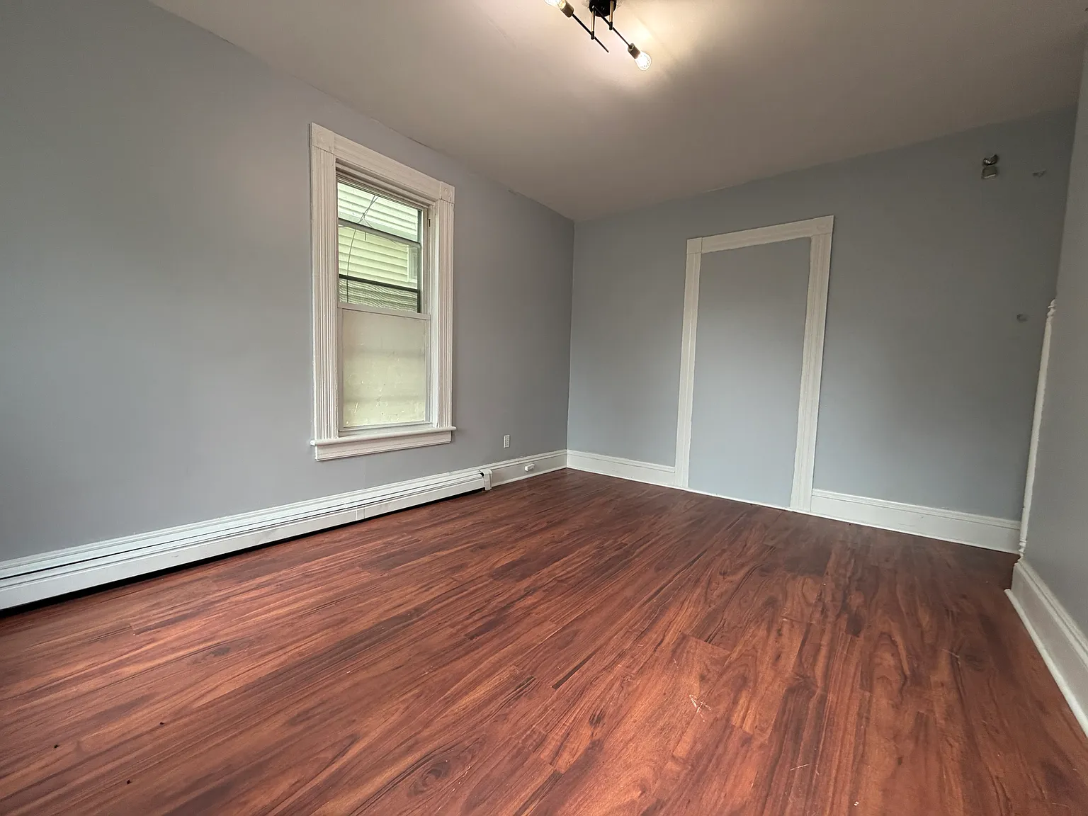 3 bed, 1100 sqft, $2,325 — Photo 4