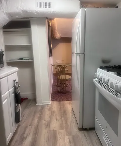 466 Derby Ave — Photo 6