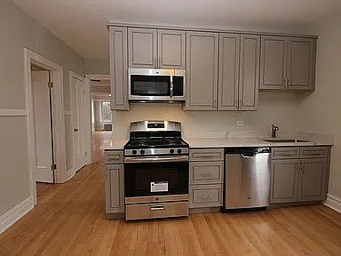 3rd image of 3405 N Hamlin Ave #2