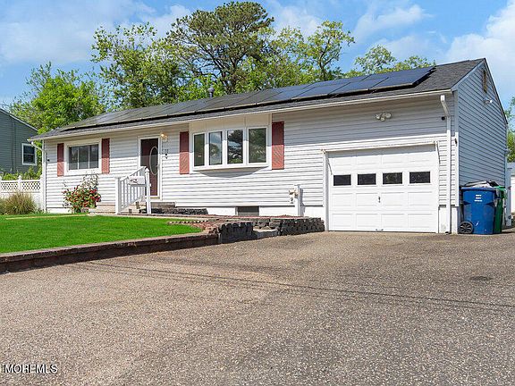 2nd image of 30 Bucknell Drive