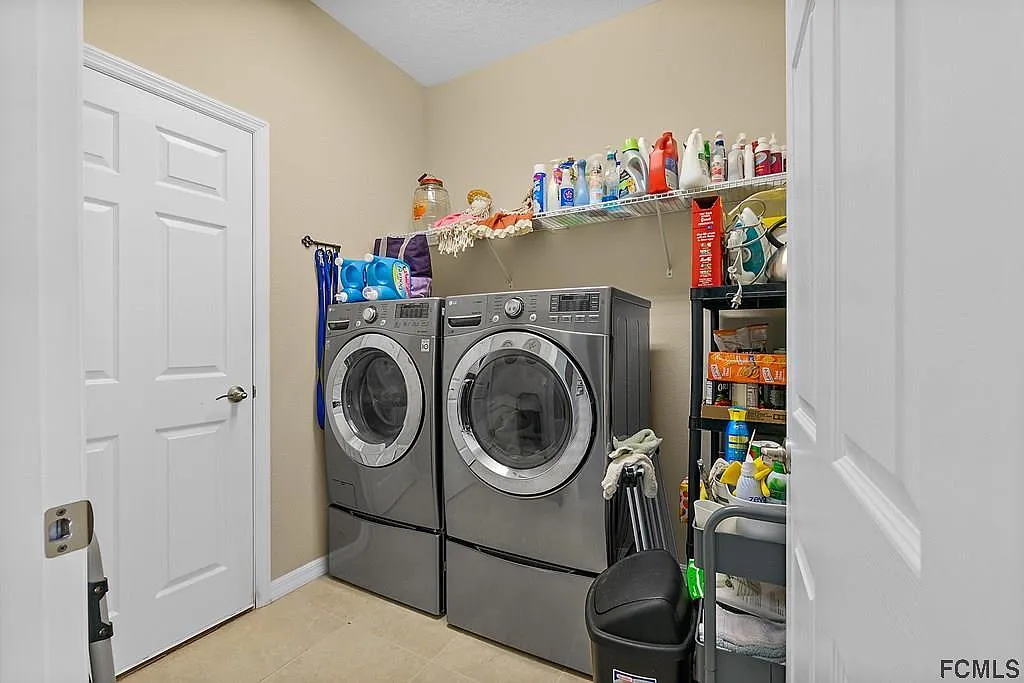 3 bed, 2.5 bath, 1832 sqft, $2,100 — Photo 2