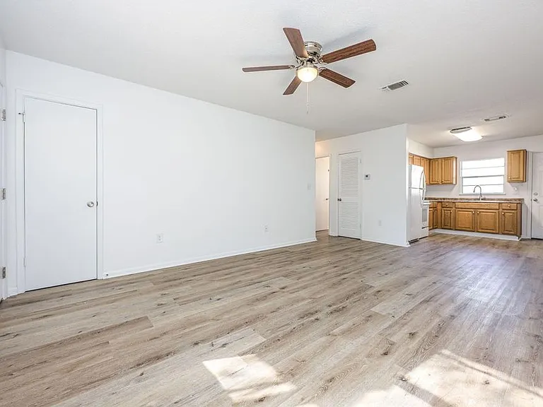 1013 Holton Ave #1 — Photo 5