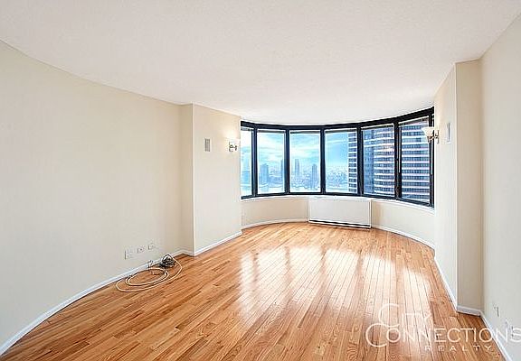 3rd image of 330 E 38th St APT 36L