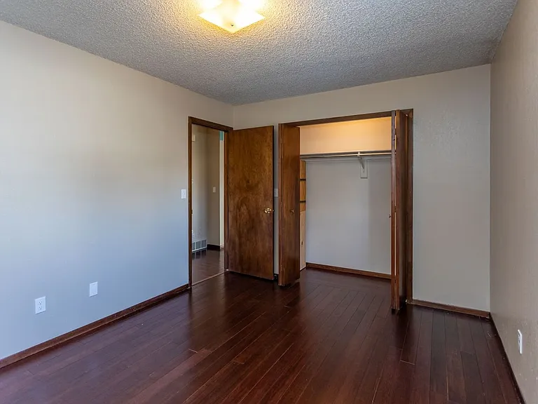 7673 Safari Cir — Photo 18