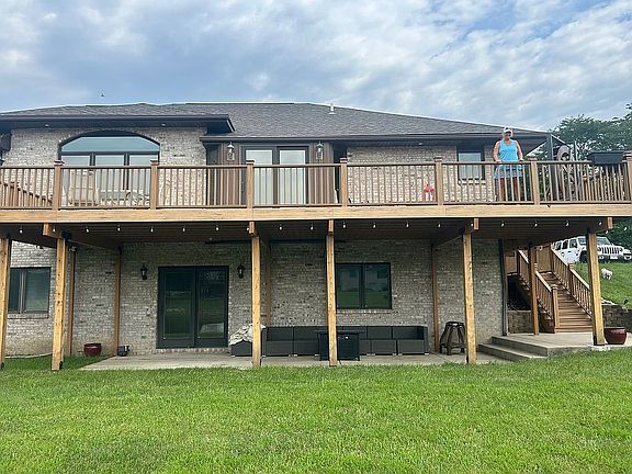 3rd image of 430 Lakeview Ln