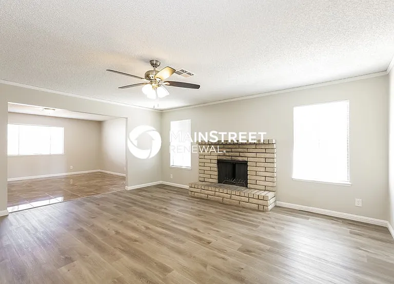 4570 Paseo El Rio Dr — Photo 3