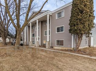 1153 Langley Rd APT 10, Waterloo, IA 50702