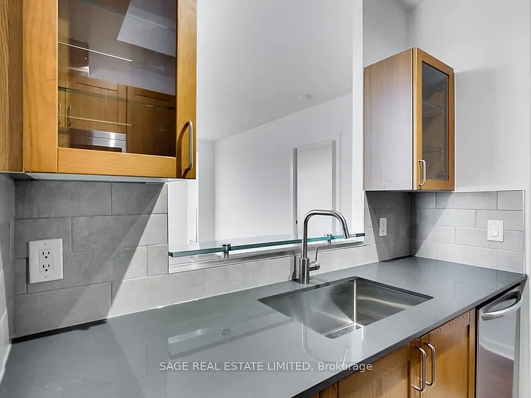 438 Richmond St W #910 — Photo 10