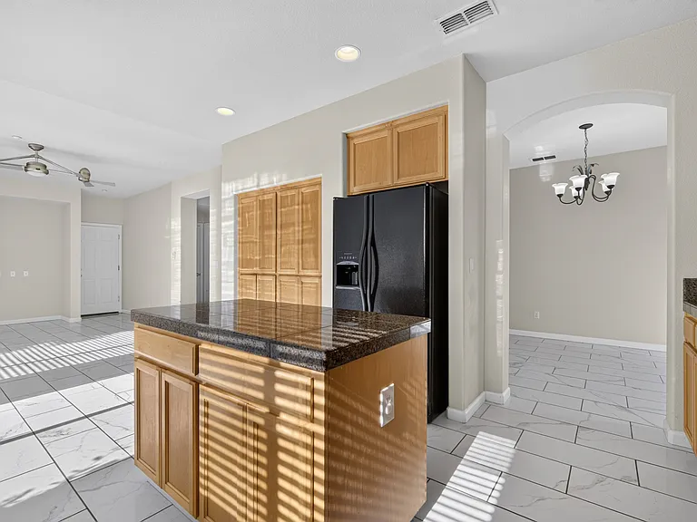5858 Hazelwood Cmn — Photo 12