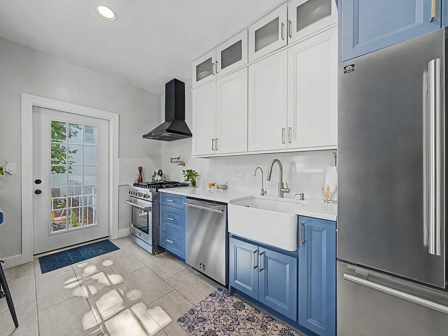 4 bed, 2.0 bath, $3,900 — Photo 2