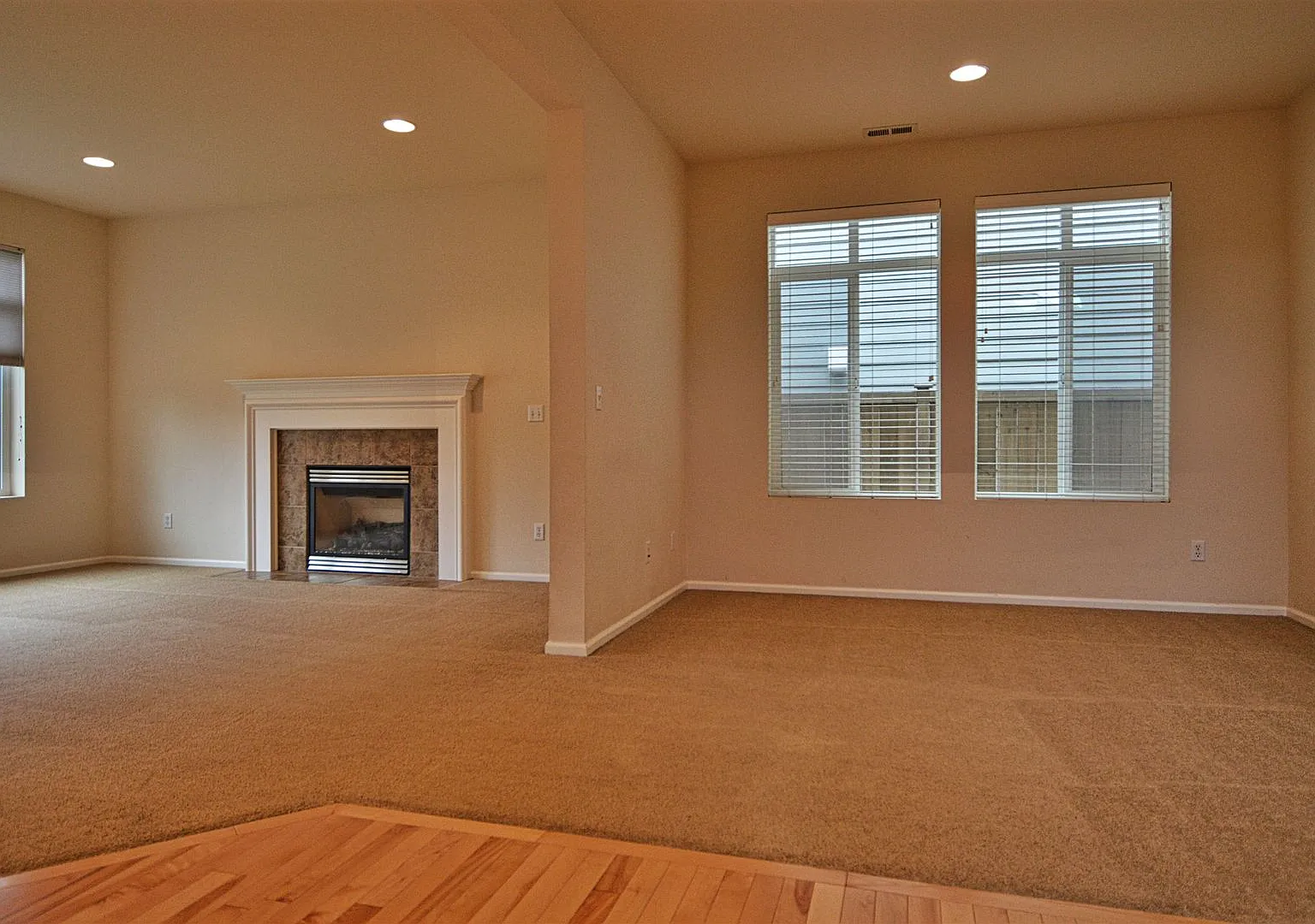 Nice 3 Bedroom plus den - Corner lot in Saddle Creek! — Photo 2