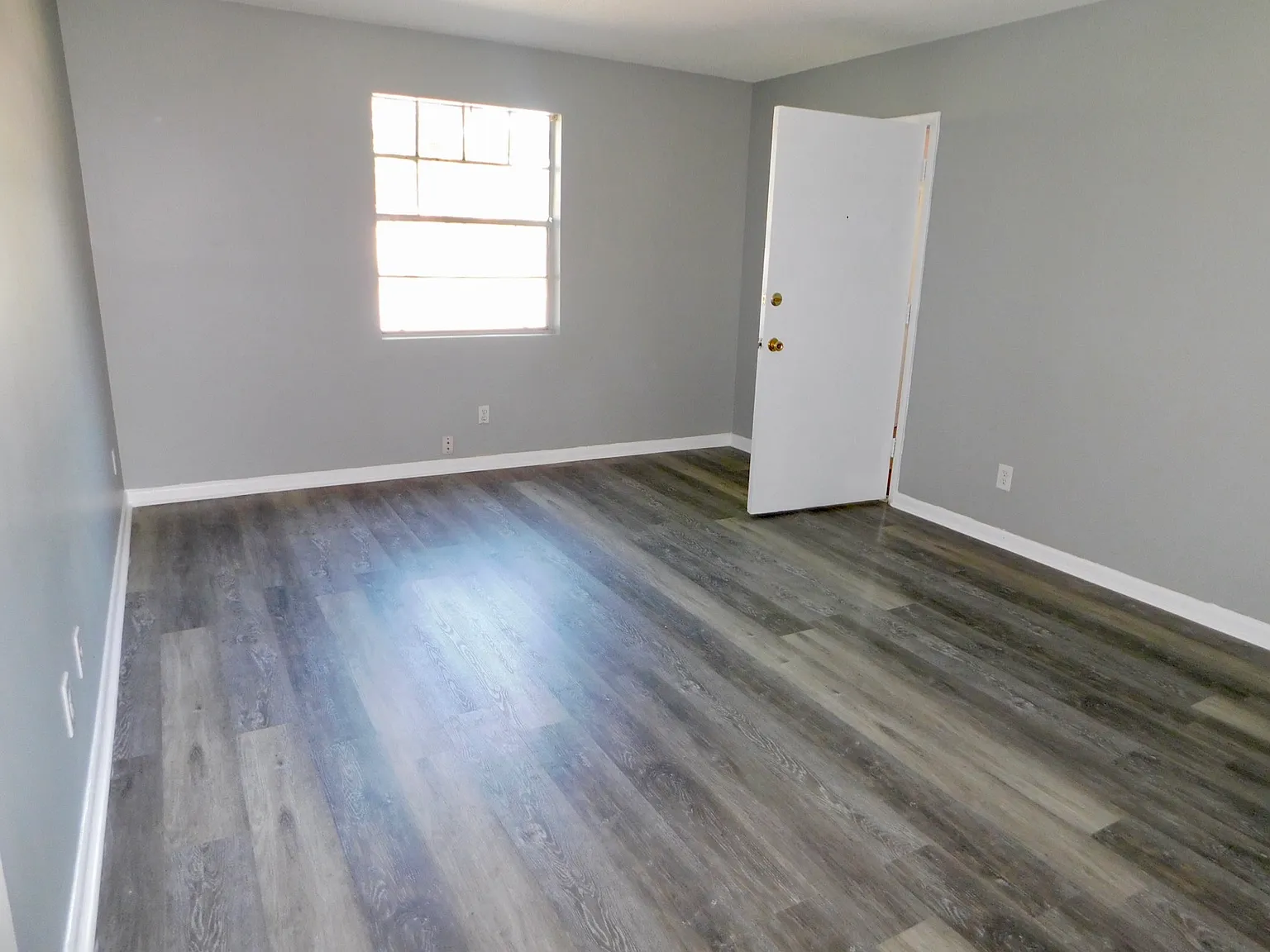 2 bed, 1007 sqft, $1,550 — Photo 2