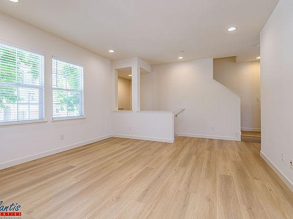 4th image of 789 Batista Dr