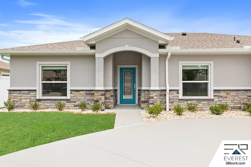 4 bed, 3.0 bath, 3243 sqft, $3,050 — Photo 4