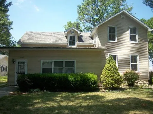 211 N Railroad St, Gardner, IL 60424