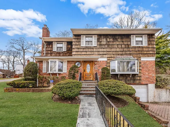 46 Anita Place, Farmingdale, NY 11735