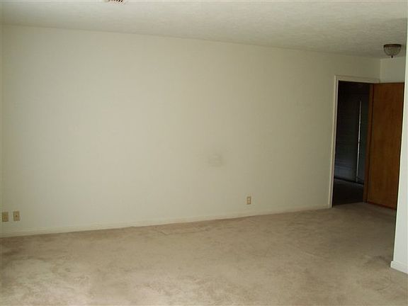 3rd image of 3270 Maplewood Ln