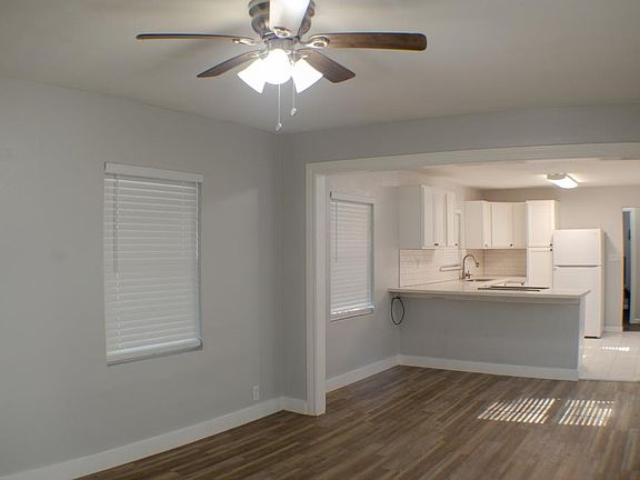 3rd image of 105 E Waring St