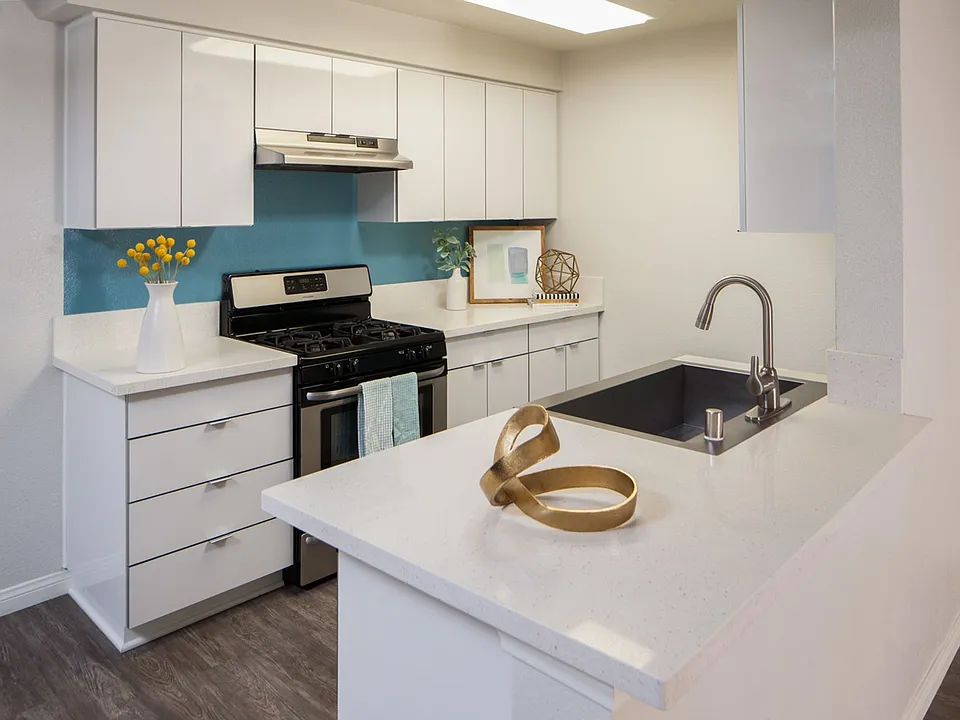 The 5800 Apartment Homes