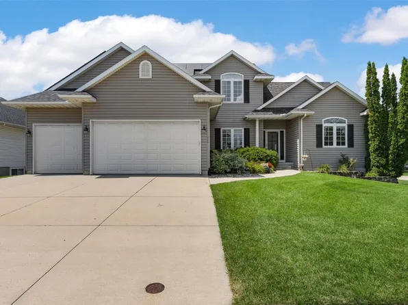 250 N 16th Ave, Hiawatha, IA 52233