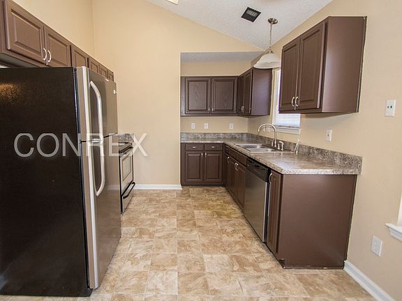 3rd image of 98 Sterling Cross Dr