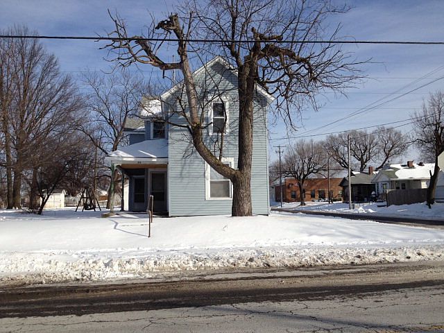 1st image of 588 Davids St