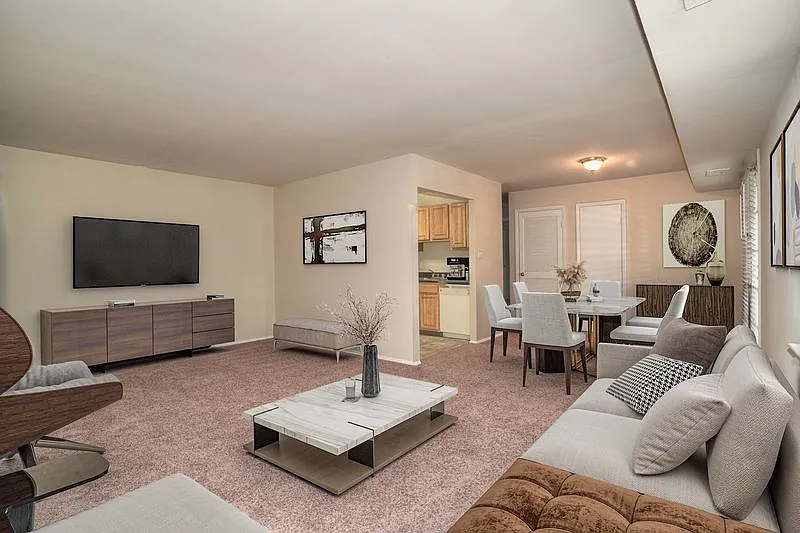 Sussex Square Apartments — Photo 2