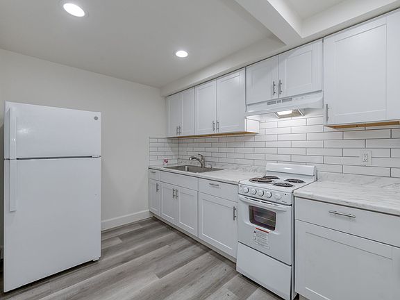 3rd image of 2833 N West Ave #2873