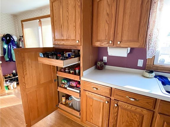 3rd image of 91 Dale Dr