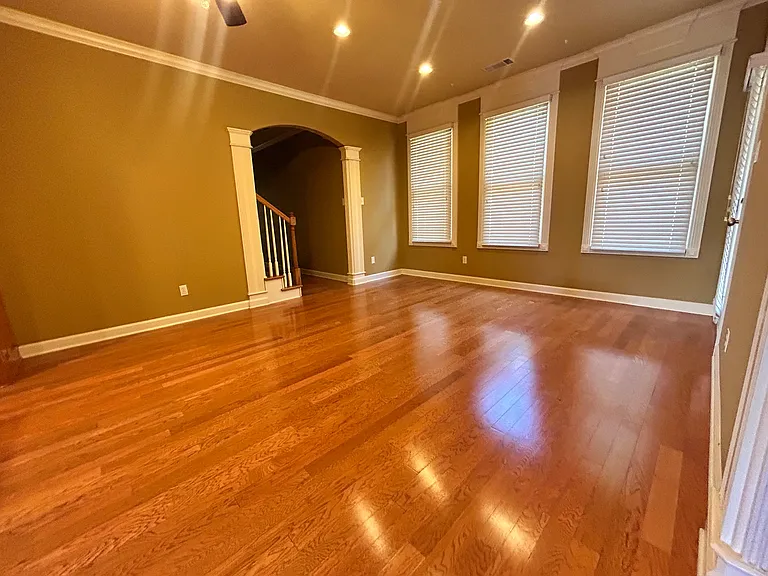 115 Noyant Dr — Photo 11