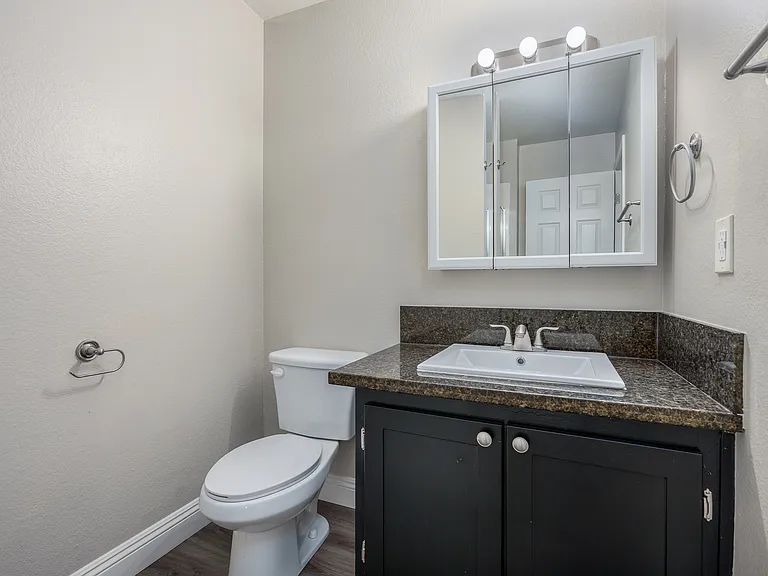 College Grove Apartments — Photo 11