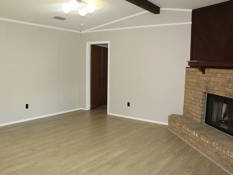 1414 N Live Oak St — Photo 27