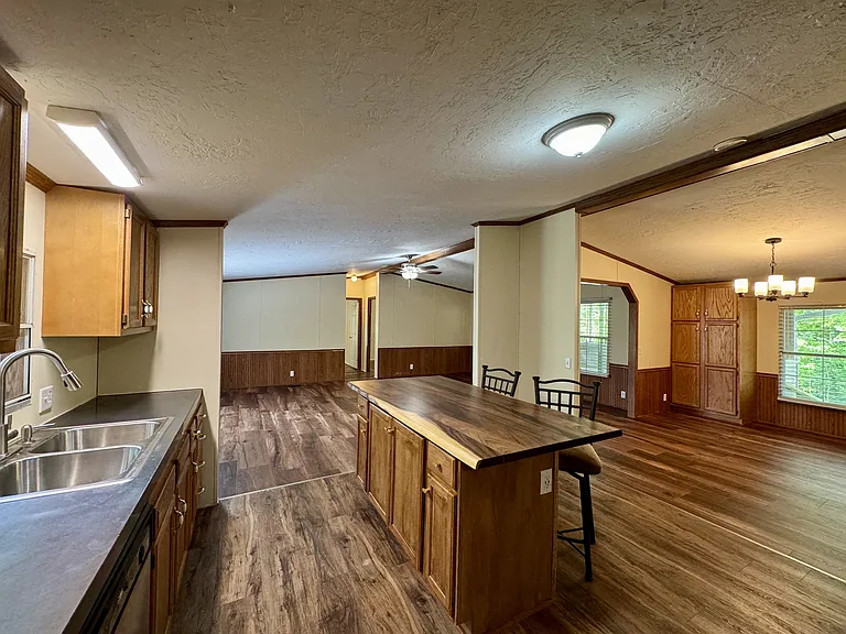 229 Bateman Ln — Photo 5