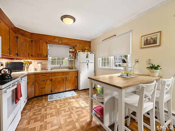 3rd image of 84 Mountain View Terrace