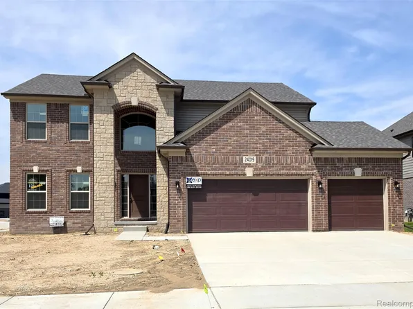 24019 Tullymore Dr, Macomb, MI 48042