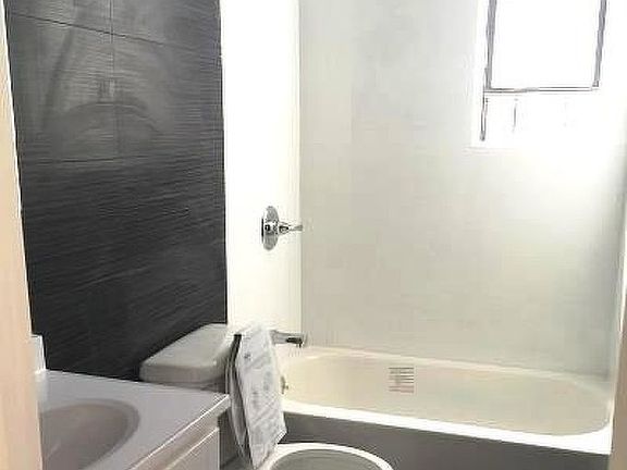 4th image of 317 Linden St #2F