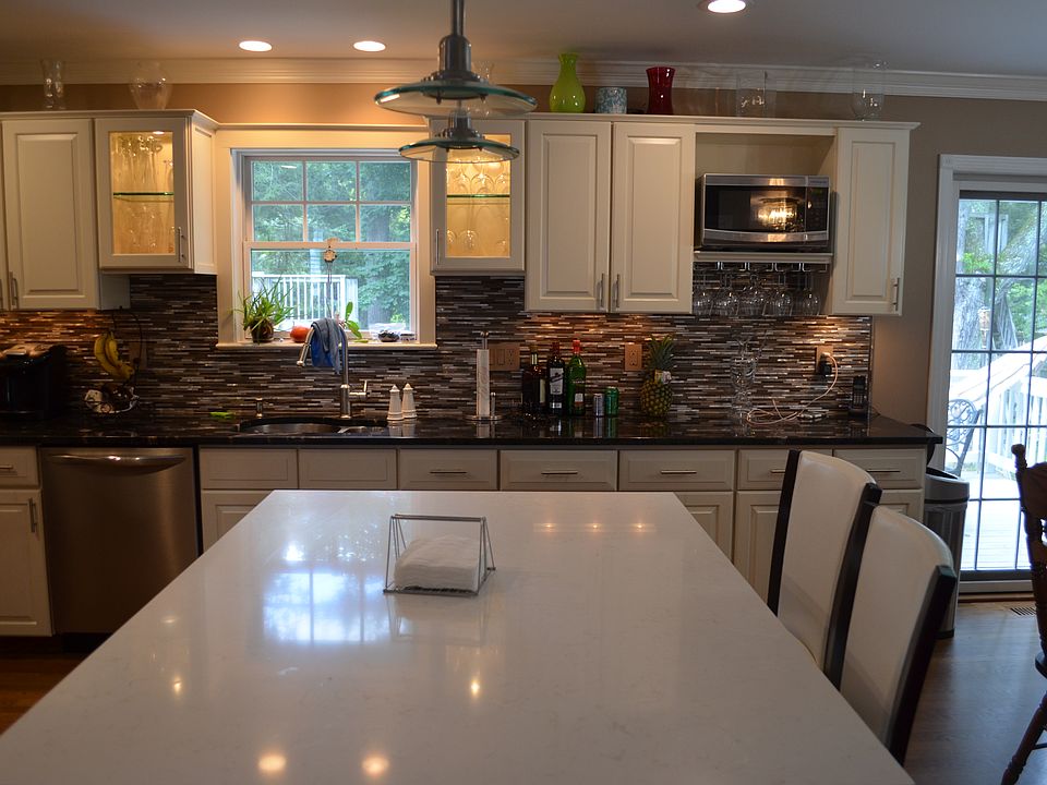 Large Prep and Eating Island