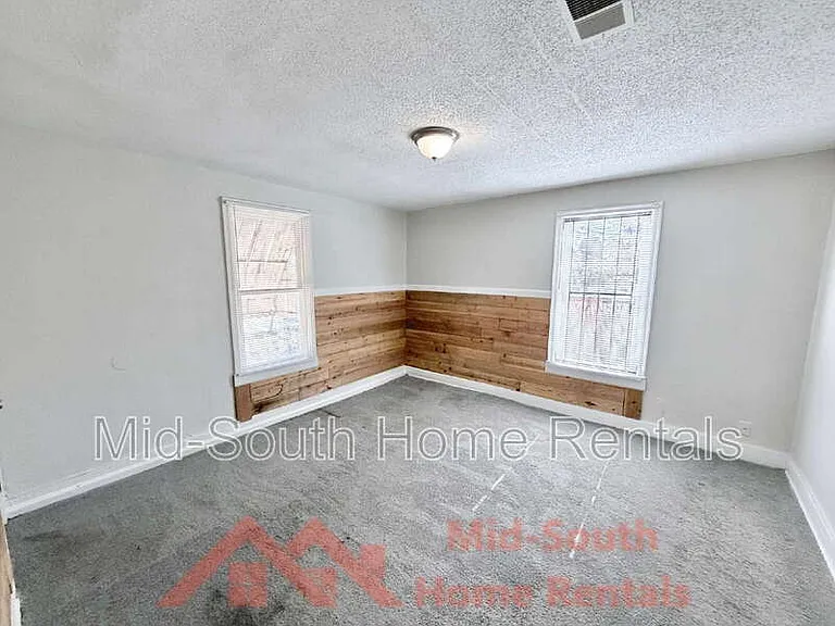 1417 Rayner St — Photo 8