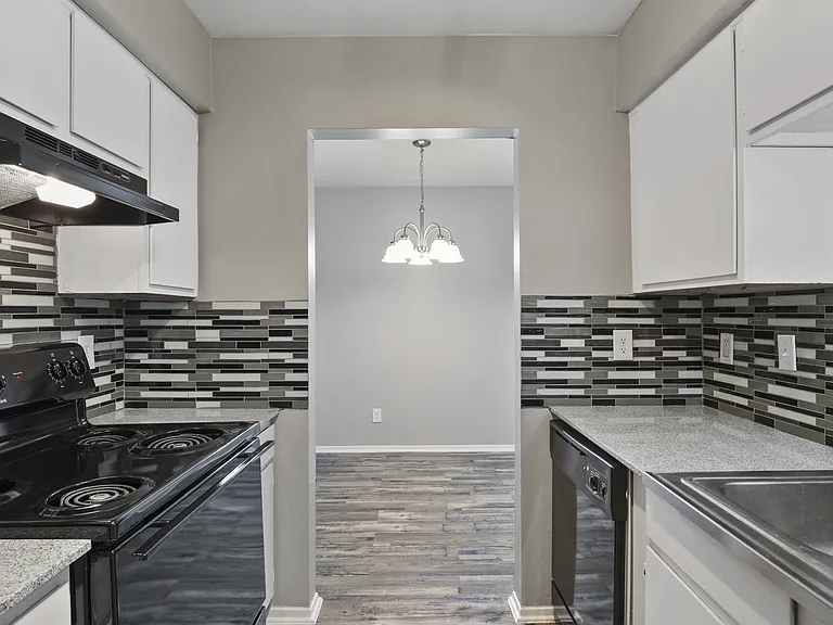 Kingswood Apartments — Photo 12