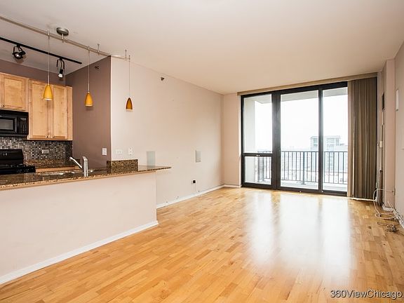3rd image of 210 S Des Plaines St #1204