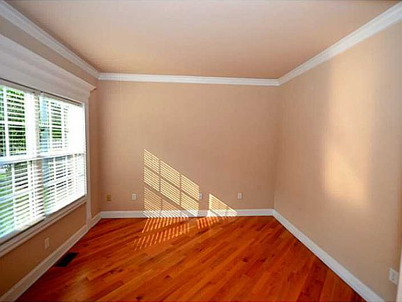 4th image of 1101 Sutherlyn Ct