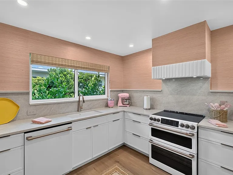 524 Live Oak Rd — Photo 13
