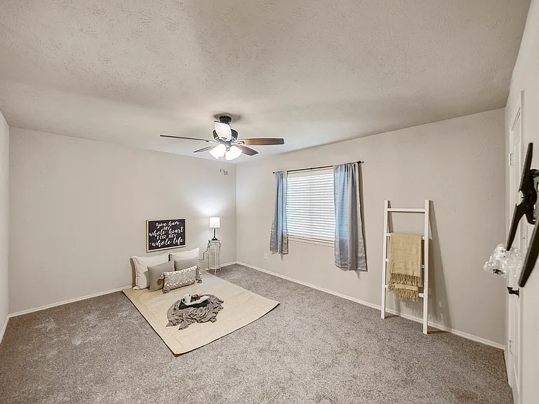 1320 Clearview Dr — Photo 3