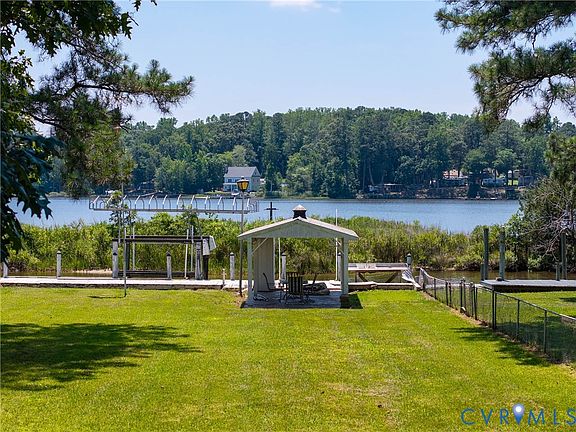 3rd image of 742 Shore Dr