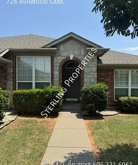 728 Ashwood Ln — Photo 3