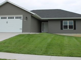 2921 Belle St SW, Cedar Rapids, IA 52404