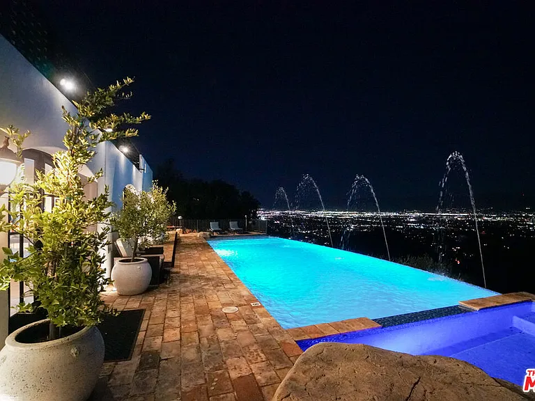13211 Mulholland Dr — Photo 5