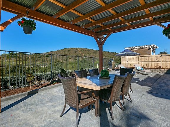 2nd image of 782 Avenida Abeja