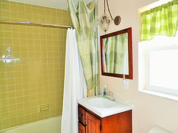 4th image of 1342 N Collier Blvd