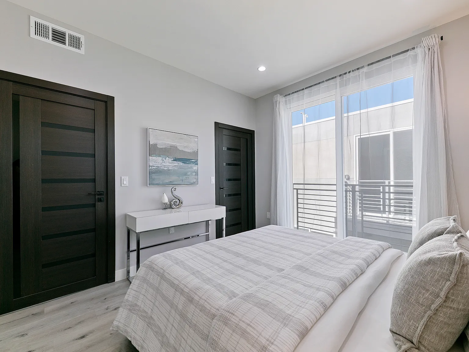 3 bed, $2,840 — Photo 4